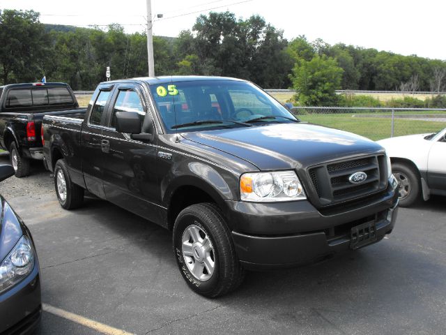 2005 Ford F150 XLT Supercrew Short Bed 2WD