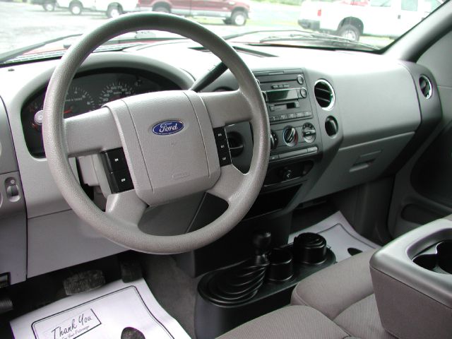 2005 Ford F150 XL 2WD Reg Cab