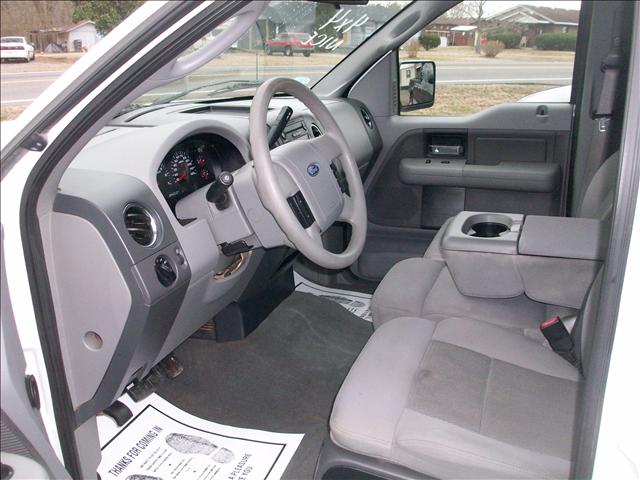 2005 Ford F150 LS 4x4 Truck