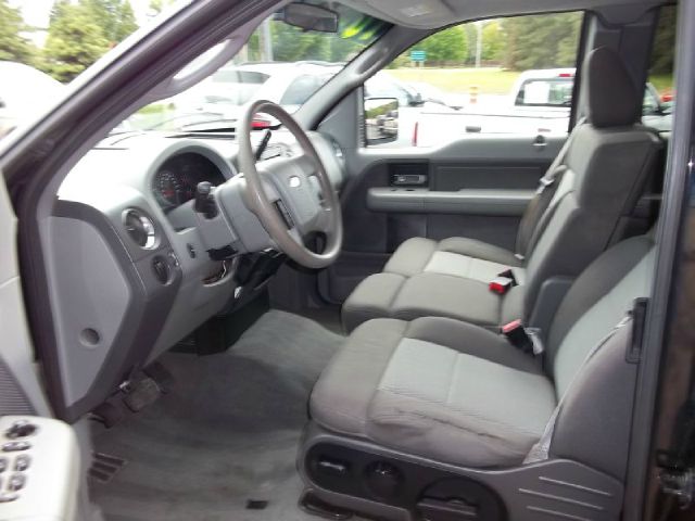 2005 Ford F150 XL 2WD Reg Cab