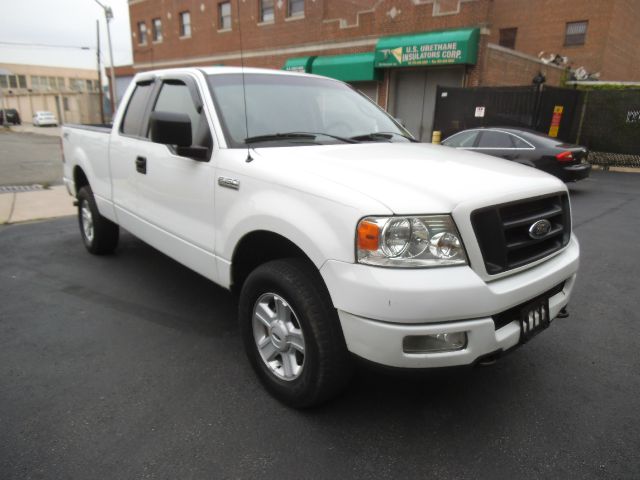 2005 Ford F150 Silver Touring WITH NAV, Sunroof, Leather, And TV