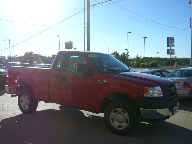 2005 Ford F150 Crew Cab Short Box 2-wheel Drive SLE