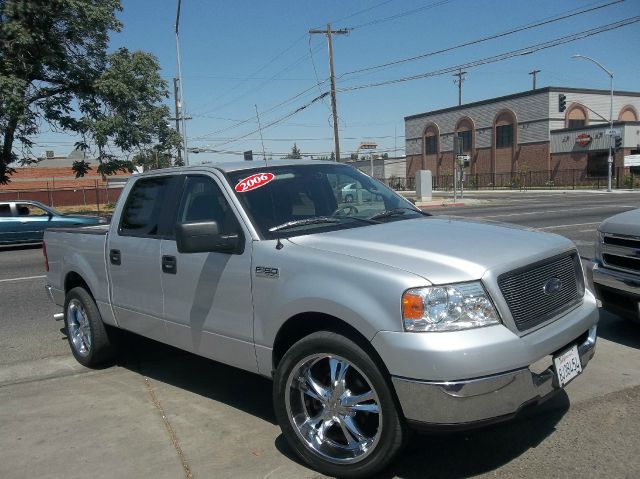 2006 Ford F150 SL Short Bed 2WD