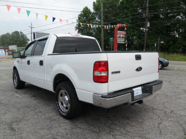 2006 Ford F150 SL Short Bed 2WD