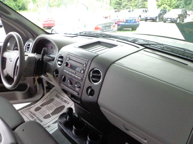 2006 Ford F150 XL 2WD Reg Cab