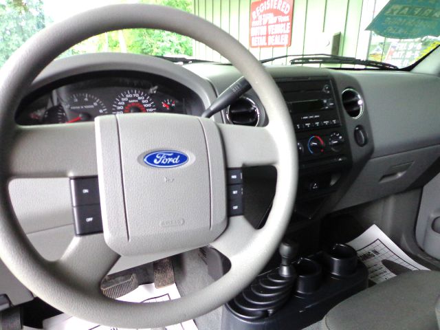 2006 Ford F150 XL 2WD Reg Cab