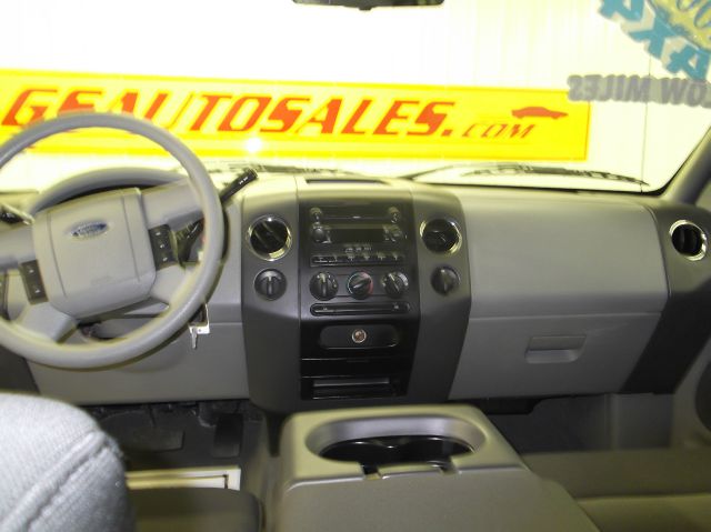 2006 Ford F150 XL 2WD Reg Cab