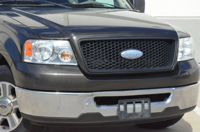 2006 Ford F150 SL Short Bed 2WD