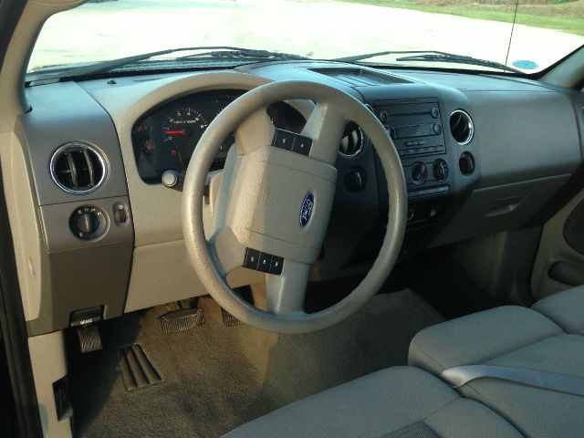 2006 Ford F150 XL 2WD Reg Cab