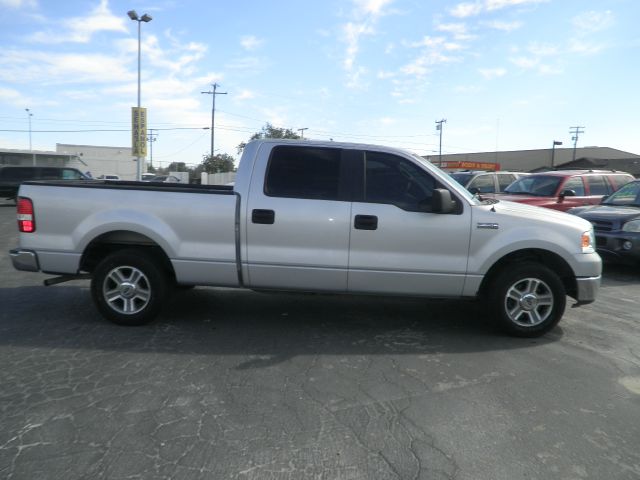 2006 Ford F150 SL Short Bed 2WD