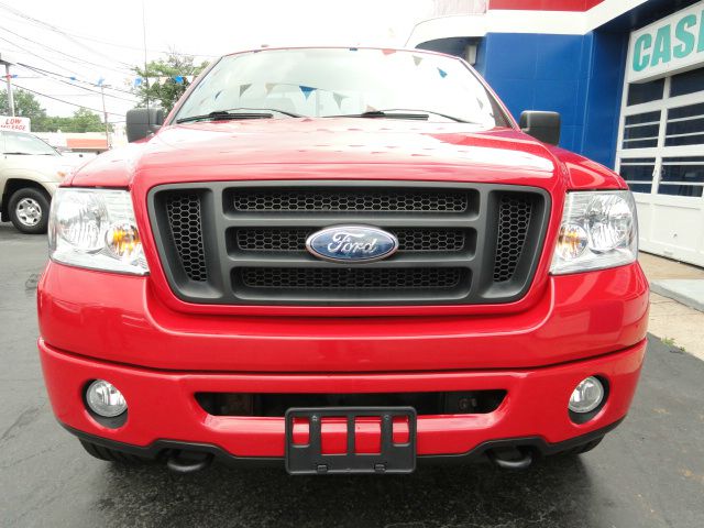 2006 Ford F150 LT. 4WD. Sunroof, Leather