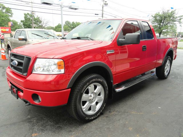 2006 Ford F150 LT. 4WD. Sunroof, Leather