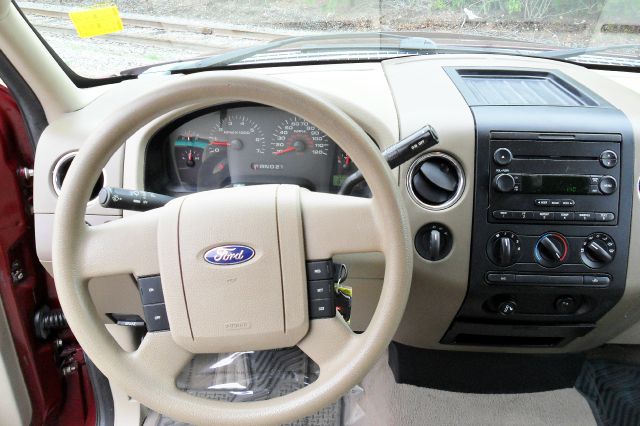 2006 Ford F150 XL 2WD Reg Cab