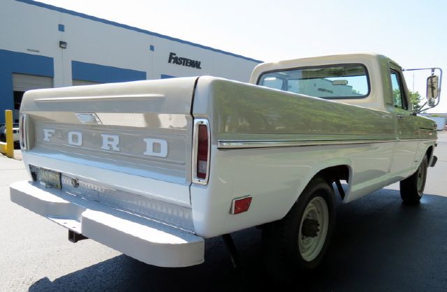 1968 Ford F250 Cross Country SE