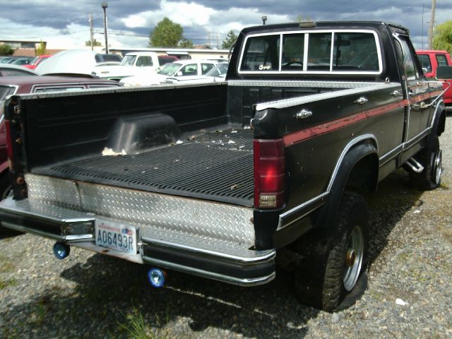 1981 Ford F250 4WD 4dr AT