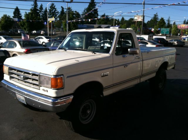 1987 Ford F250 4WD 4dr AT