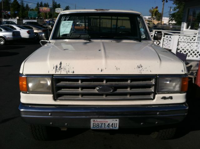 1987 Ford F250 4WD 4dr AT