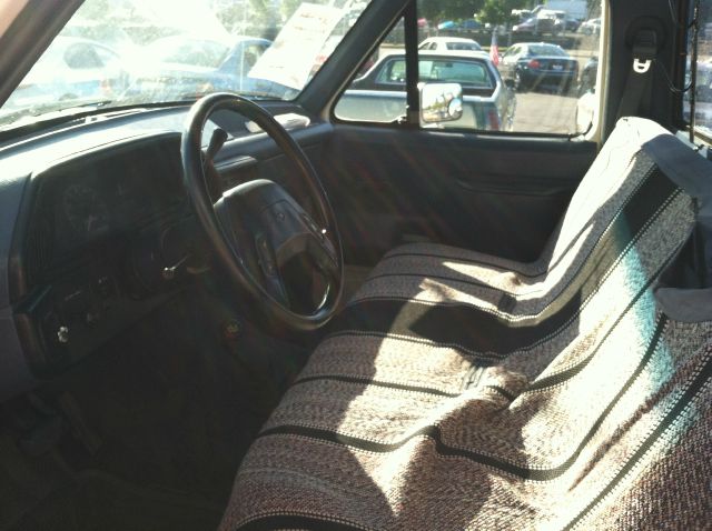 1987 Ford F250 4WD 4dr AT