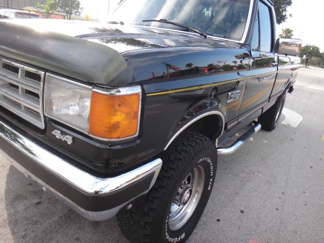 1988 Ford F250 Lariat - Crew Cab 4x4 Cap