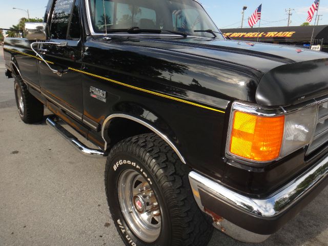 1988 Ford F250 Lariat - Crew Cab 4x4 Cap