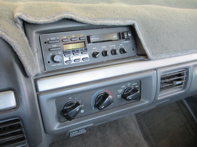 1993 Ford F250 REG CAB 112wb 4