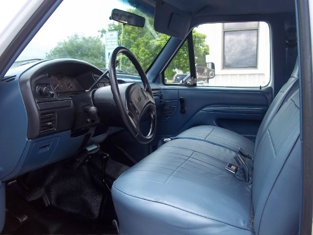 1997 Ford F250 S 2-door Hatchback