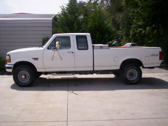 1997 Ford F250 S 2-door Hatchback