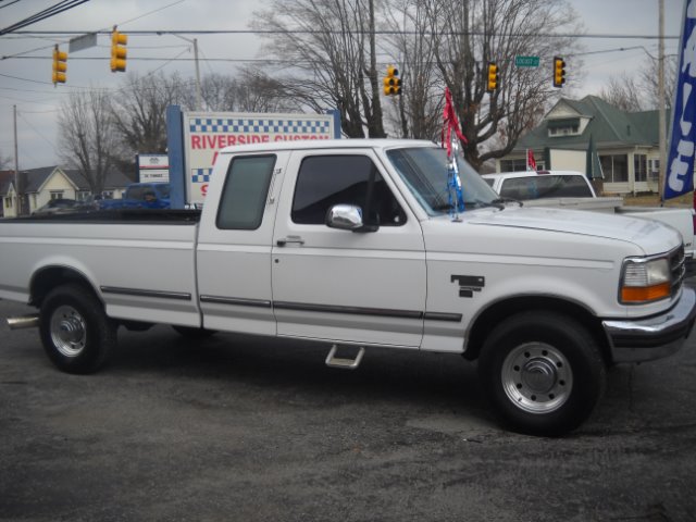 1997 Ford F250 S 4-door Hatchback