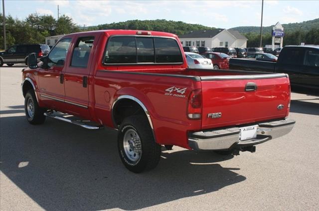 2000 Ford F250 2DR 3.8 GRD TOUR AT