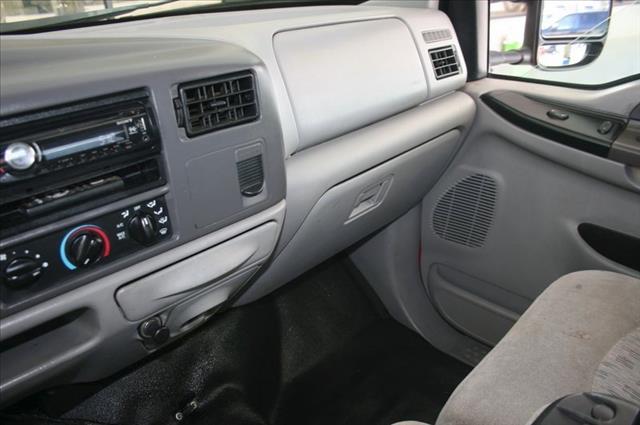 2000 Ford F250 2DR 3.8 GRD TOUR AT