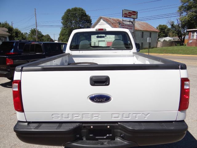 2001 Ford F250 Crew Cab Short Box 2-wheel Drive SLE