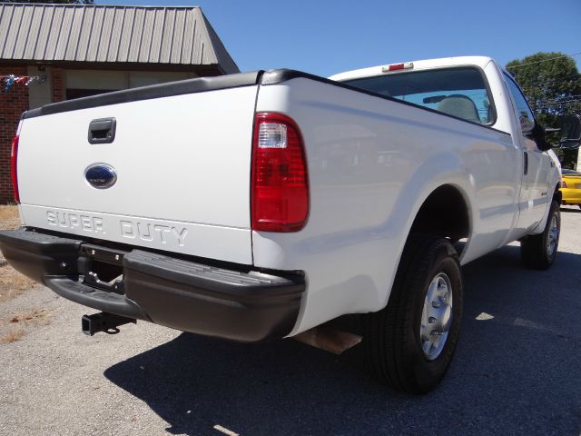 2001 Ford F250 Crew Cab Short Box 2-wheel Drive SLE