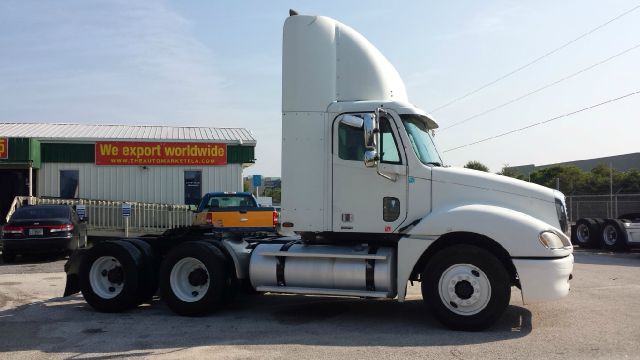 2004 Freightliner Columbia Unknown