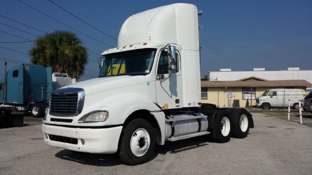 2004 Freightliner Columbia Unknown