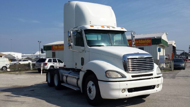 2004 Freightliner Columbia Unknown