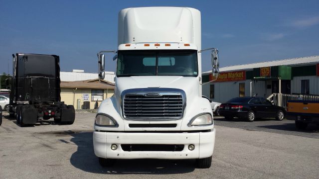 2004 Freightliner Columbia Unknown