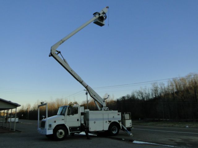 1998 Freightliner FL 70 3.7L Technology Pkg AWD