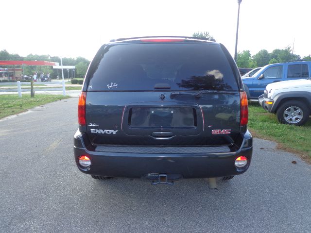 2003 GMC Envoy Wagon SE