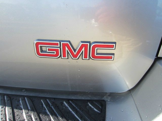 2003 GMC Envoy Wagon SE