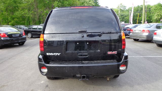 2004 GMC Envoy Wagon SE