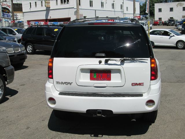 2004 GMC Envoy Wagon SE