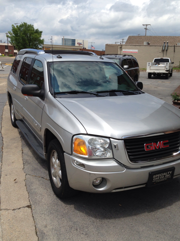 2004 GMC Envoy 4 Dr 2.5 Sedan