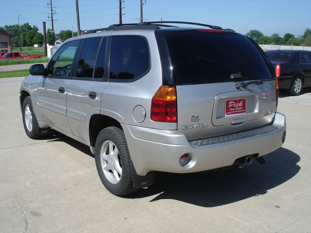 2004 GMC Envoy 4x4 Crew Cab LE