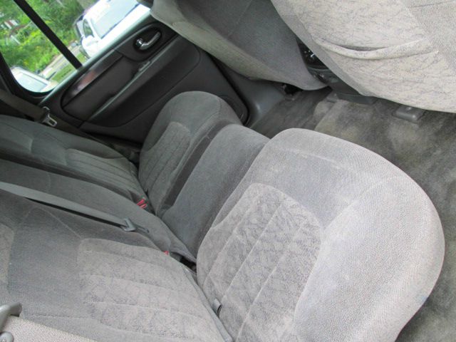 2004 GMC Envoy 4x4 Crew Cab LE