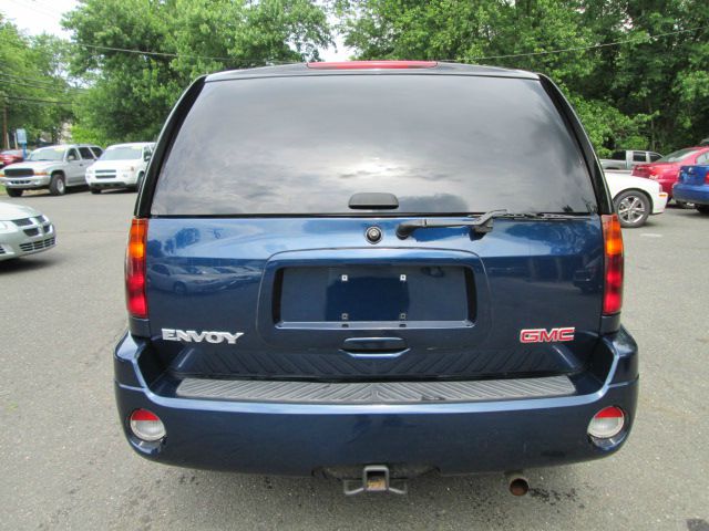 2004 GMC Envoy 4x4 Crew Cab LE