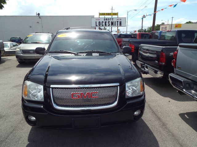 2004 GMC Envoy 4x4 Crew Cab LE