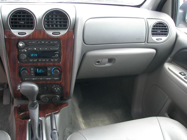 2004 GMC Envoy Wagon SE