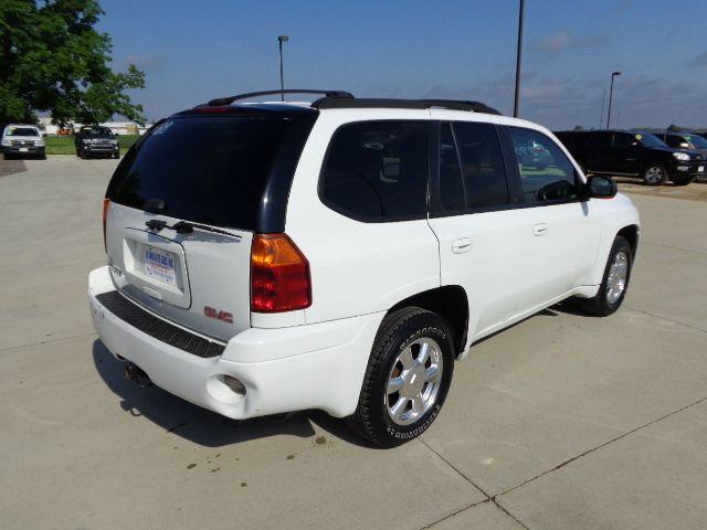 2004 GMC Envoy Wagon SE