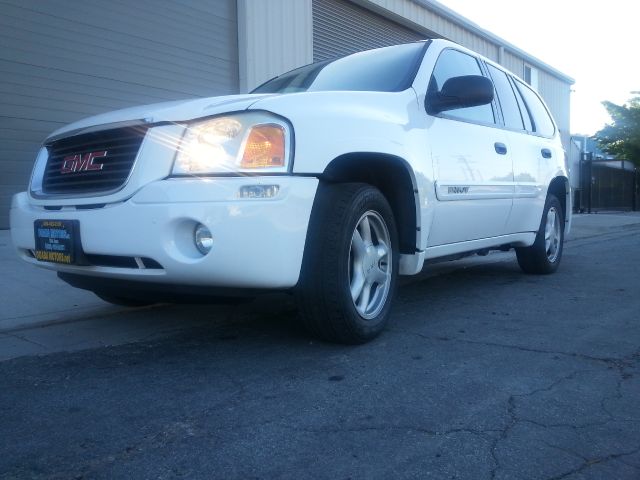 2004 GMC Envoy L.T. 4-w.d. 5.3L