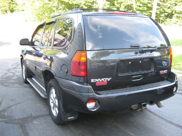 2005 GMC Envoy Wagon SE